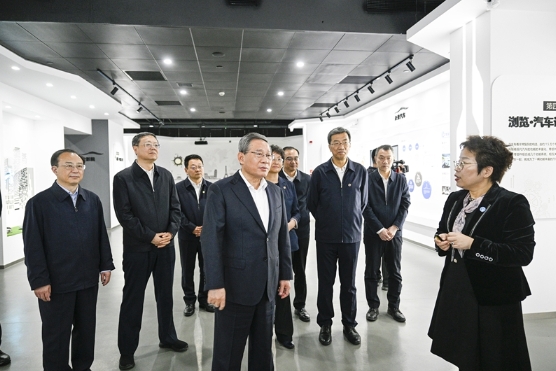 李强在上海调研技能人才工作时强调:积极适应经济社会发展需要 大力加强职业教育和技能人才培养