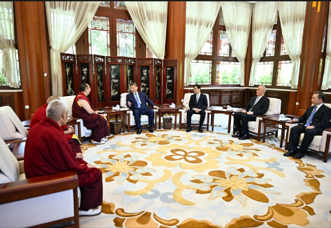 习近平接受班禅额尔德尼·确吉杰布拜见3 习近平接受班禅额尔德尼·确吉杰布拜见3