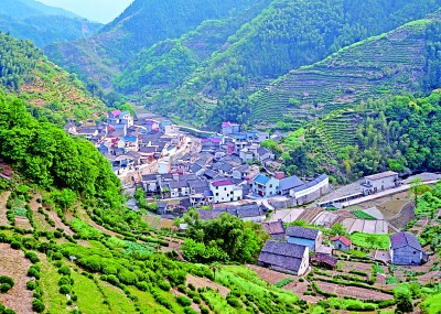 浙江省衢州市开化县齐溪镇龙门村：“龙门客栈”车马来